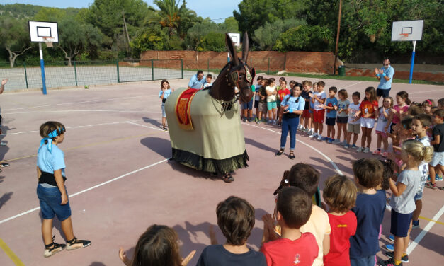 Visita de la Mulassa petita al Col·legi