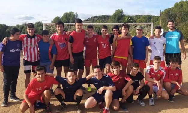 Partit de futbol d’ESO amb la participació de los jugadors de Nàstic Genuine